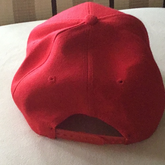 Red Canada Cap - Picture 2 of 5